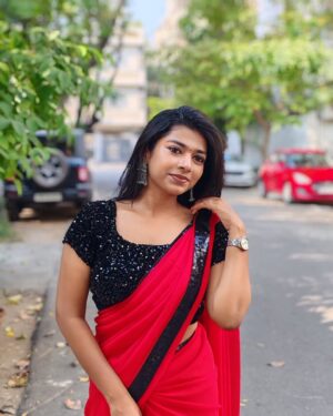swetha kumar Instagram - No caption Needed♥️🦋😍 @swethakumar_off 

#instagram #post #photooftheday #trending #boredom #pics #saree #candid #threads #swethakumar_off