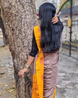 swetha kumar Instagram - Paaththavaikkum Paarvai👀Kaara💛🦋 #saree #photoshoot #instagram #threads #post @swethakumar_off

#boredom #pics #photooftheday #trending
#nofilter #noedit #swethakumar_off