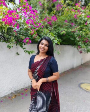 swetha kumar Instagram - Be Yourself♥️🦋Love Yourself✨🖤 #dofollow @swethakumar_off 

#instagram #threads #saree #post #trending #viral #swethakumar_off