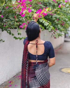 swetha kumar Instagram - Be Yourself♥️🦋Love Yourself✨🖤 #dofollow @swethakumar_off 

#instagram #threads #saree #post #trending #viral #swethakumar_off