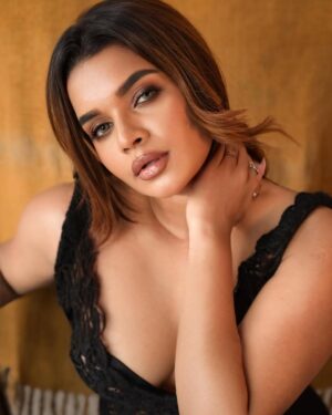 veena jessi Instagram - Eyes are never quiet 🖤

#postoftheday #casualshoot #blackdress #model #fashionaesthetic #aestheticphotography #trending #explorepage