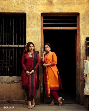 veena jessi Instagram - அன்புடன் தோழி 😍

#thesisters #thekoindia #p2click #streetofmylapore #traditionalphoto #cottoncollection