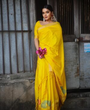 veena jessi Instagram - மஞ்சள் 💛🌾💛

Shot by @pix_depth_photography 

Make up & Styling : ME ✨

#saree #silksarees #elegance #tamilponnu #southindian #pattu #veenajessi #pongal2025 #trending #explorepage
