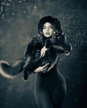 veena jessi Instagram - HALF GODDESS HALF DEVIL 🐈‍⬛ 

With my son PANTHER 🖤

Shot by @pix_depth_photography 

#fashionshoot #catsofinstagram #mainecoonsofinstagram #blackcat #feline #catlady #catwomen #catstagram #fashionblogger #styleblogger #trending #explorepage