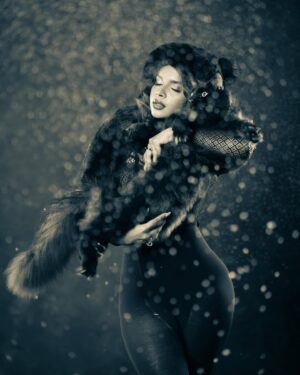 veena jessi Instagram - HALF GODDESS HALF DEVIL 🐈‍⬛ 

With my son PANTHER 🖤

Shot by @pix_depth_photography 

#fashionshoot #catsofinstagram #mainecoonsofinstagram #blackcat #feline #catlady #catwomen #catstagram #fashionblogger #styleblogger #trending #explorepage